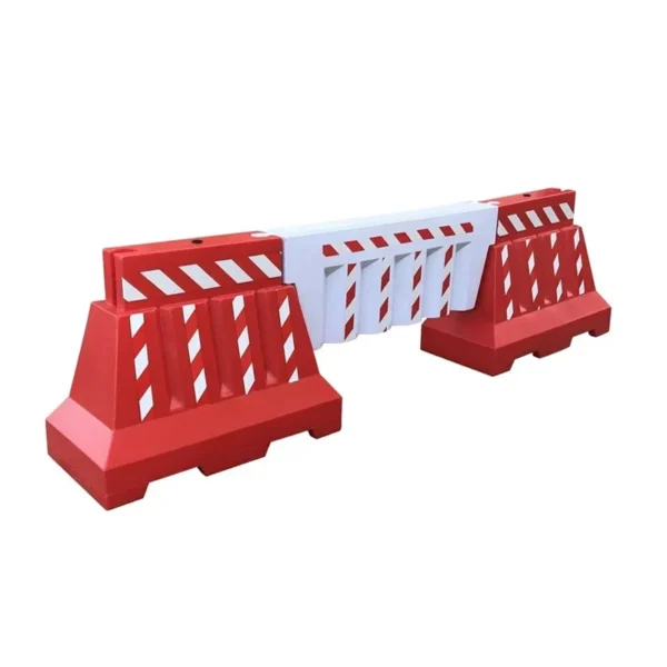 1 MTR Water Fillable Pyramid Barrier